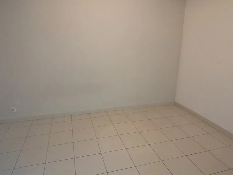 Rooms - T3 Apartment with Balcony in Le Muy Centre