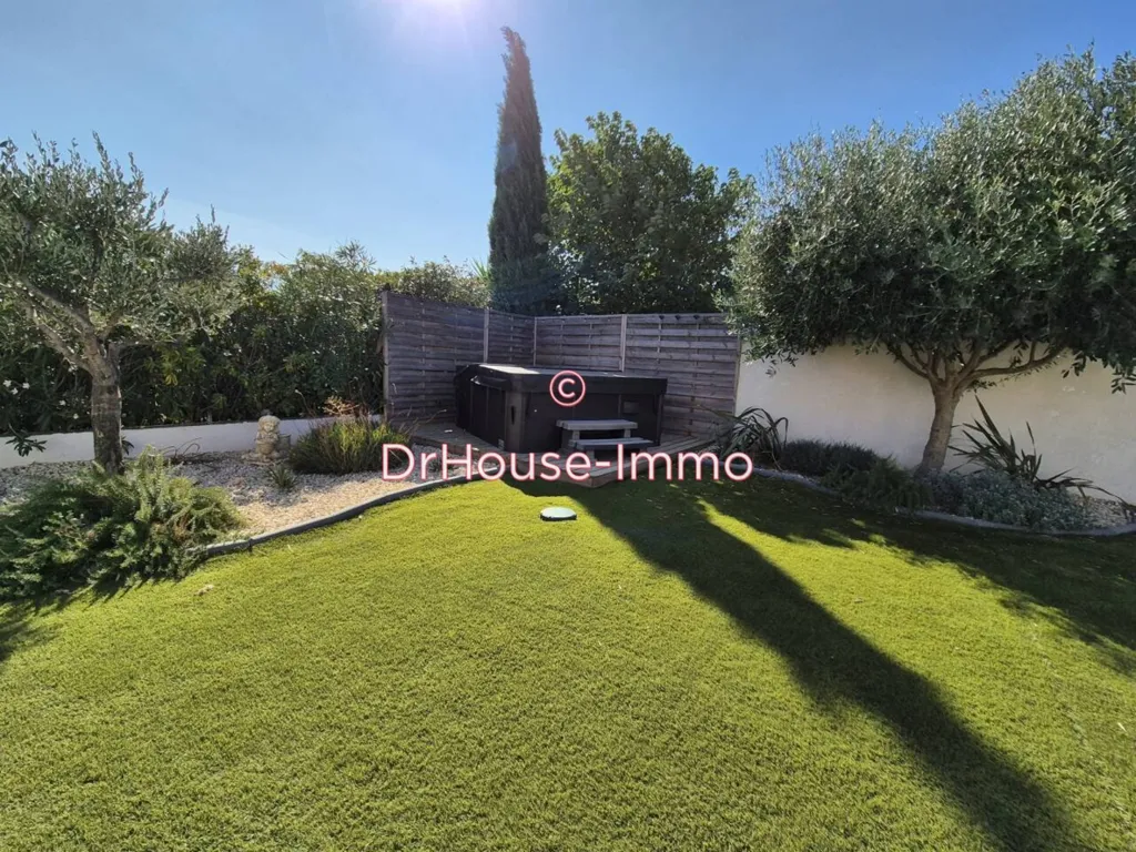 Jardin - Villa avec Piscine et Jacuzzi à Argeliers