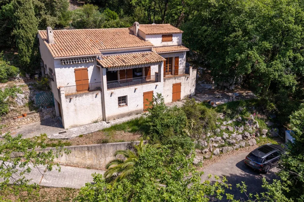 Vue aérienne - Maison sur Trois Niveaux au Calme à Carros