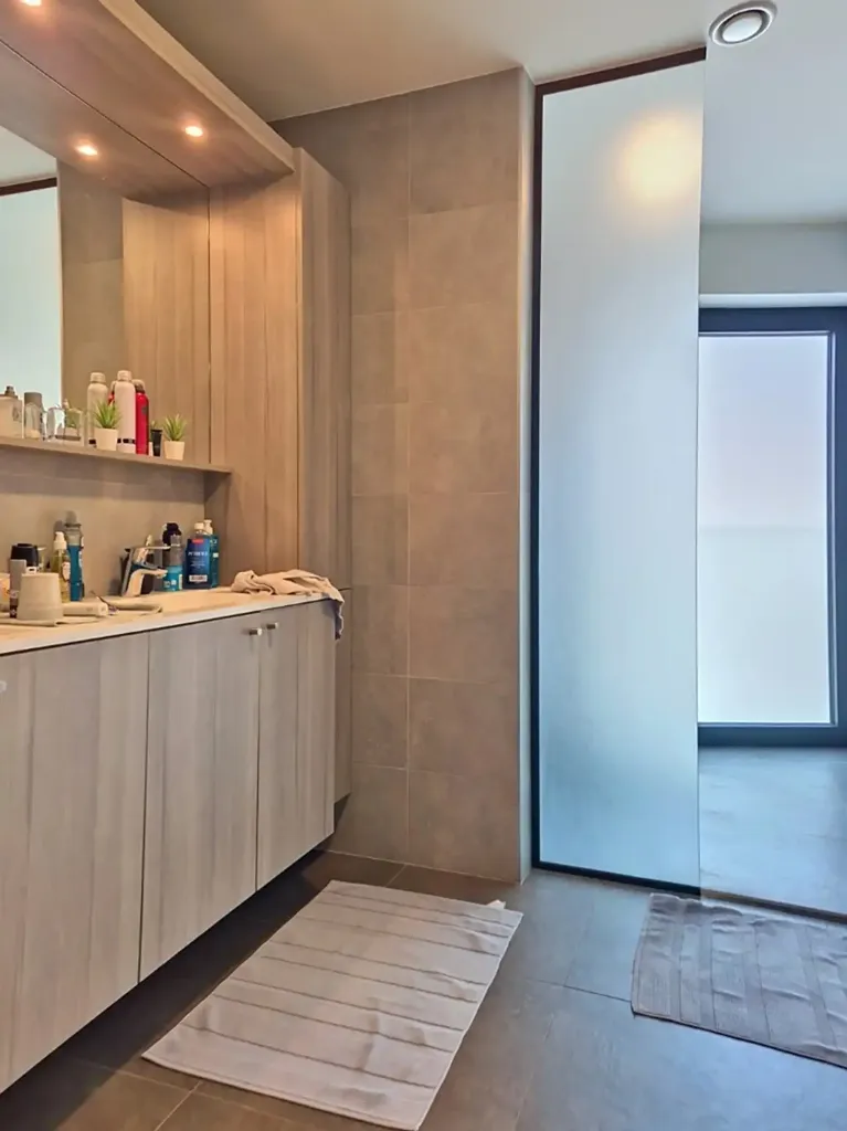 Salles de bain - Appartement Énergétique avec Garage à Ursel