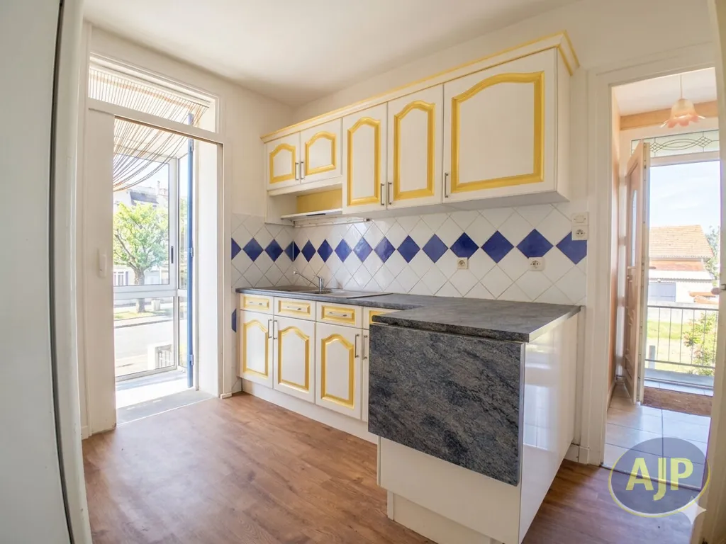 Köök - 3-Bedroom House with Garden in Saintes Rive Droite