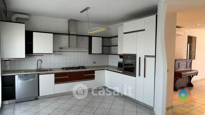 Köök - Spacious Student Flat near University in Piacenza