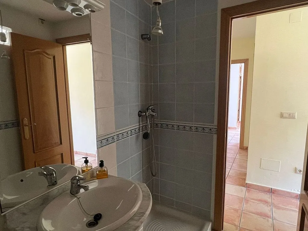 Salles de bain - Bright 2-Bedroom Flat in Fuencemillán