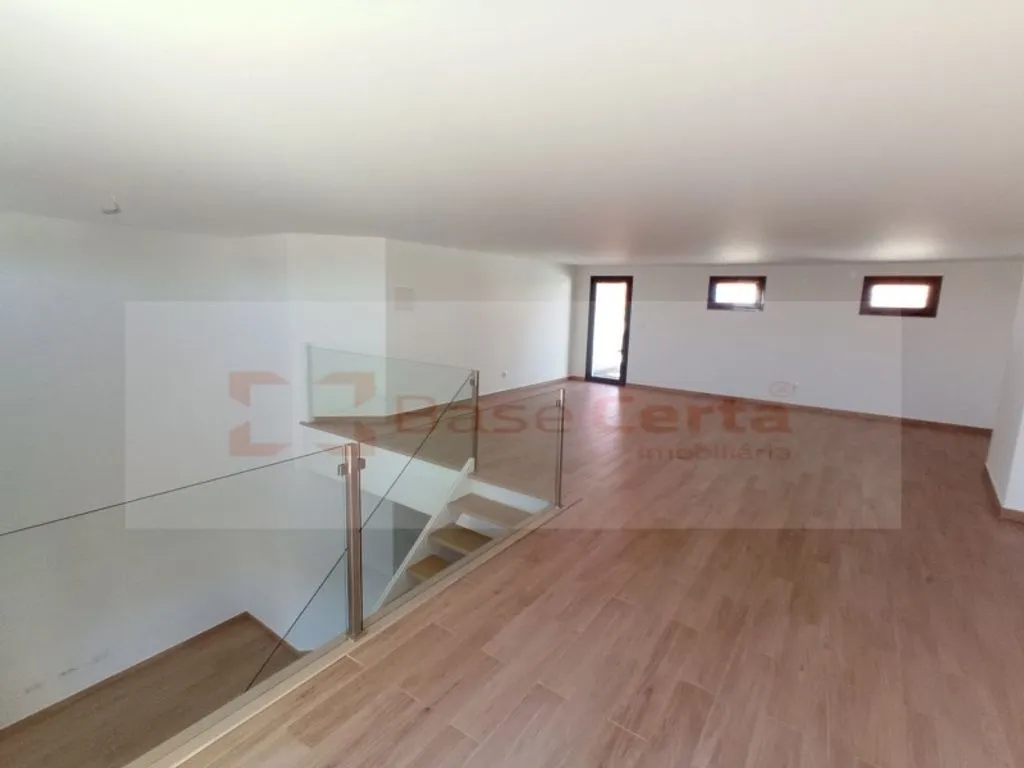Elutuba - Luxury Duplex Flat with Open Space in Seixal