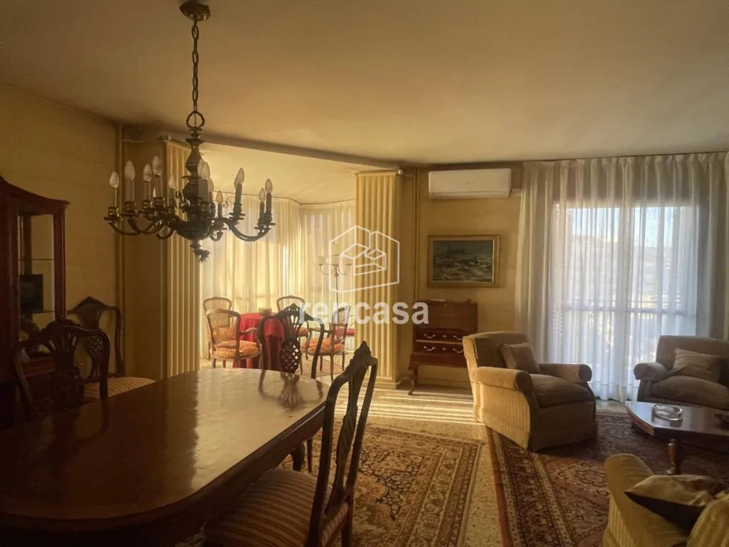 Söögituba - Spacious Flat with Terrace in Lleida Centre