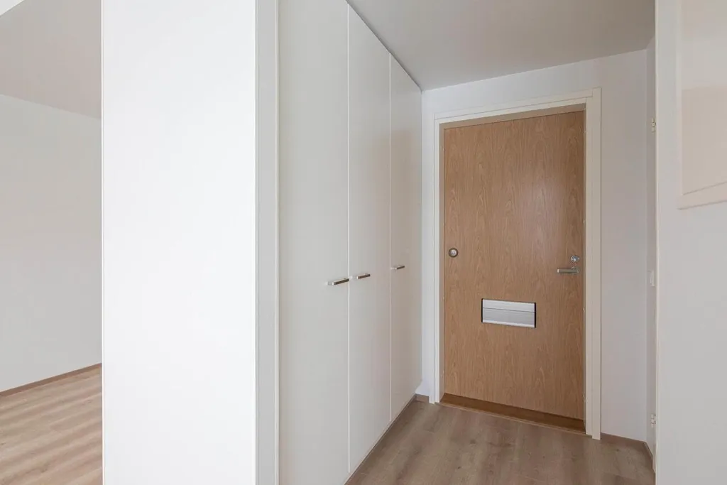 Esik - Modern Studio with Balcony in Lamminrakka