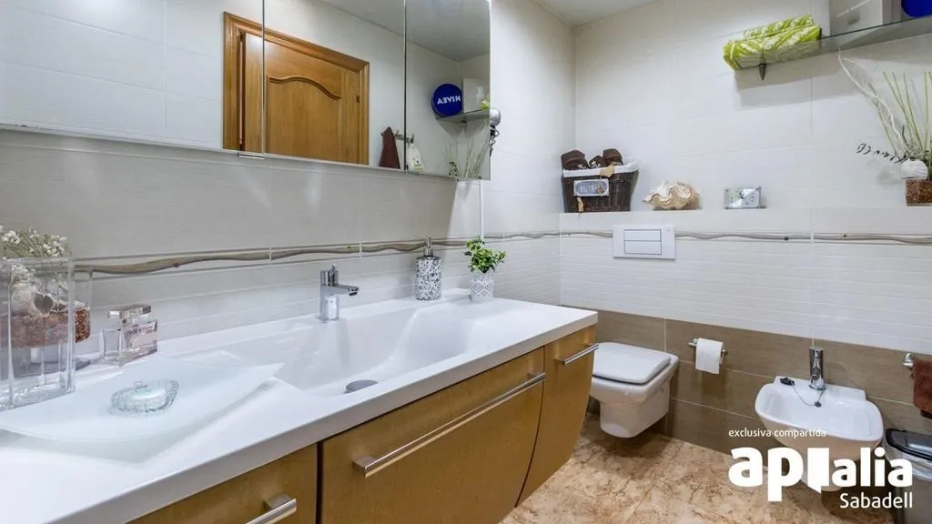 Salles de bain - Luxury Villa with Garden in Terrassa