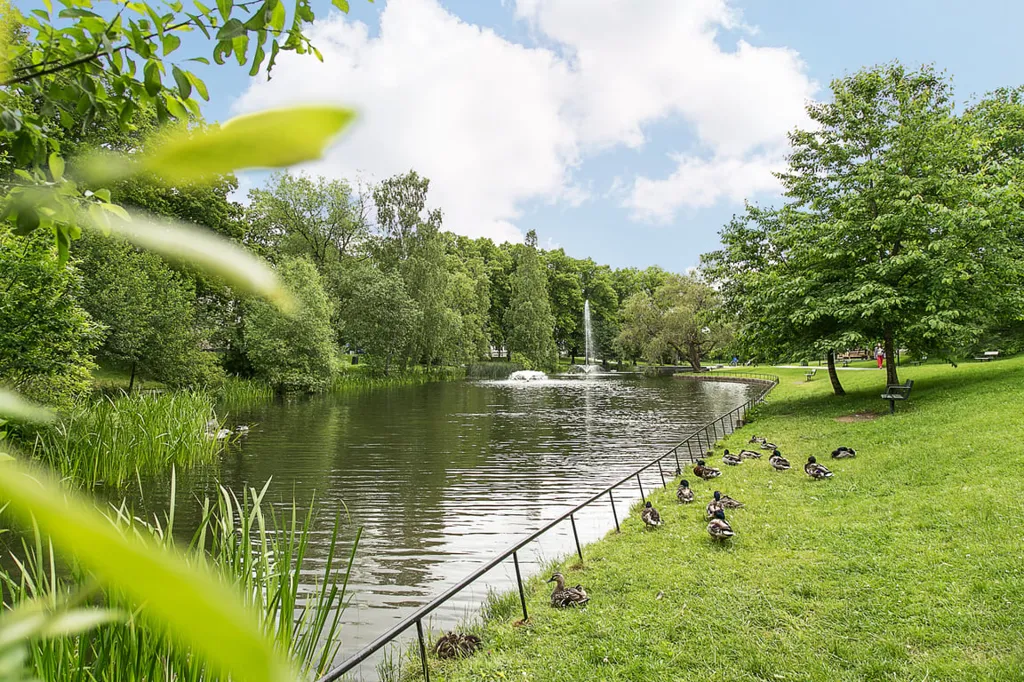 Two-Bedroom Flat with South Balcony in Långbro Park
