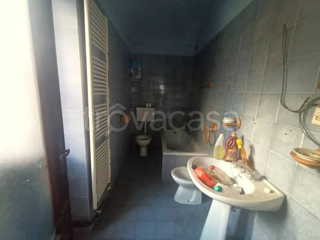 Salles de bain - Rustic Villa to Renovate in Roccavione