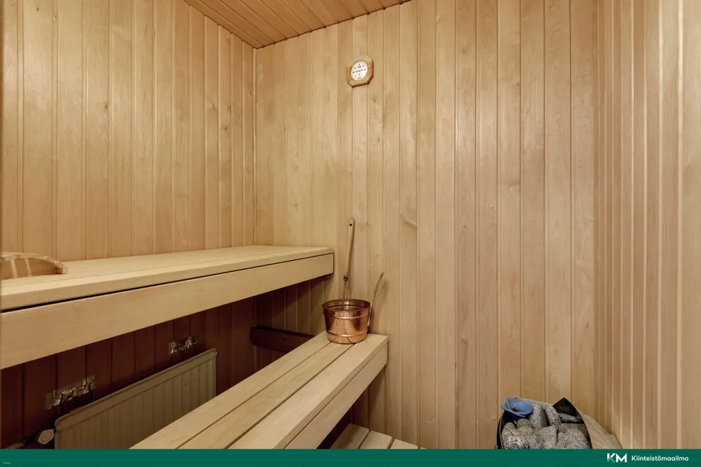 Zimmer - Apartment with Balcony in Pukinmäki, Helsinki