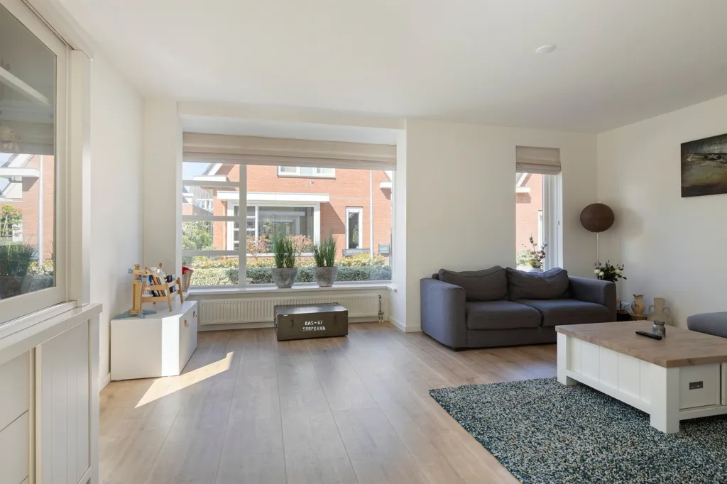 Elutuba - Spacious Villa with Solar Panels in Woubrugge