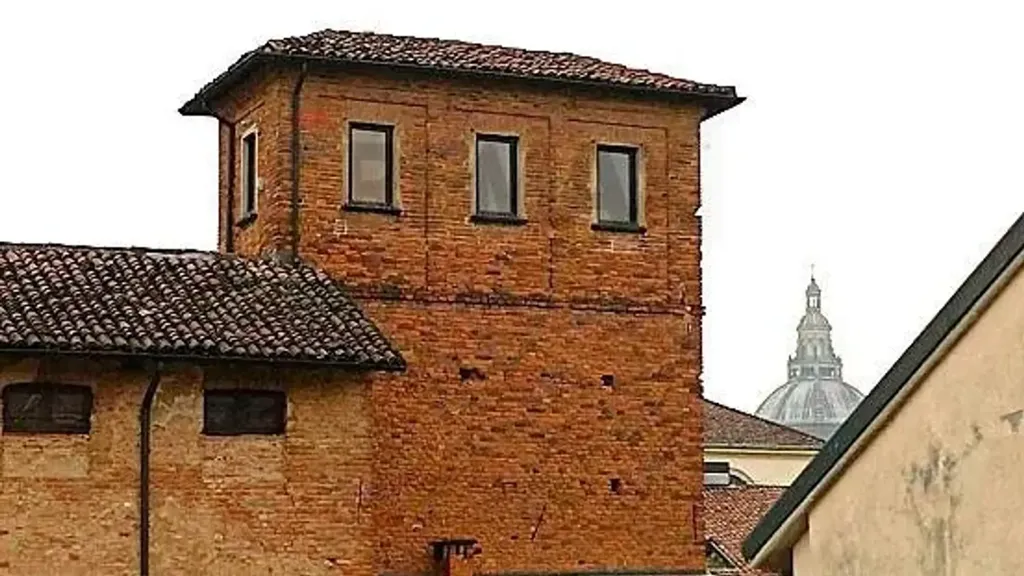 Jardin - Historic Apartment with Courtyard in Pavia