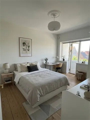 Bedrooms - 2-Bedroom Apartment with Balcony in City Centre