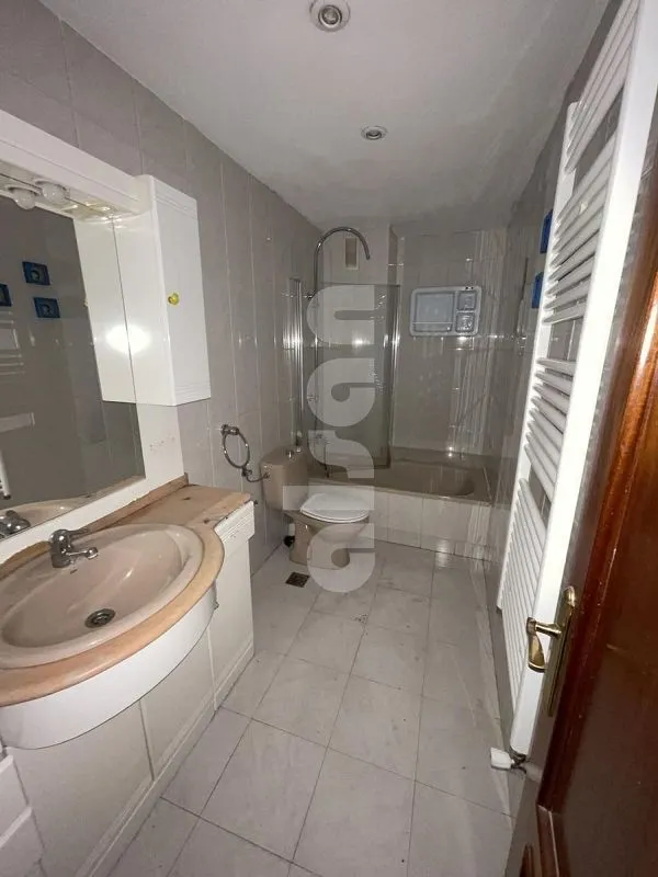 Salles de bain - Apartment with Large Windows in Vigo