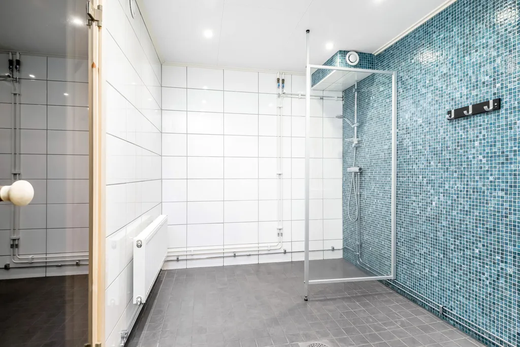Bagni - Terraced House with Glazed Balcony in Central Location