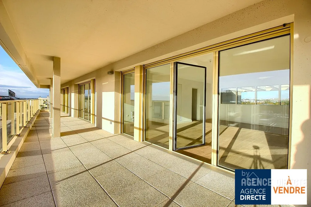 Balcony - New 4-Bed Apartment with Balcony in Moulin du Comte