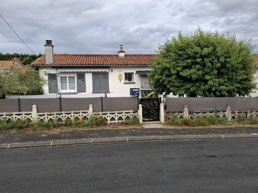 Esterno - 1963 Stone House with Balcony in Civray