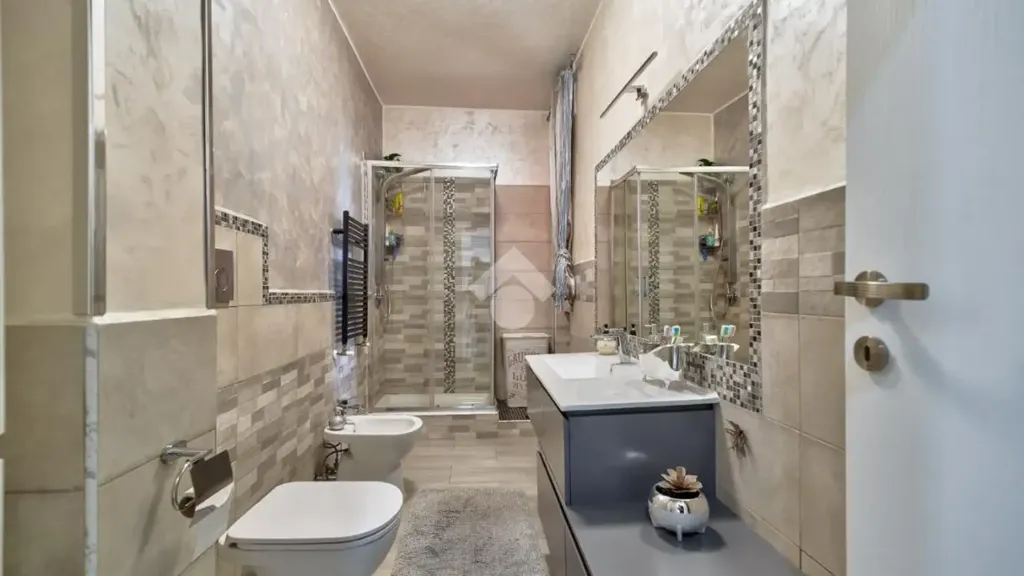Salles de bain - Rear-Facing Apartment with Balcony in Civitavecchia