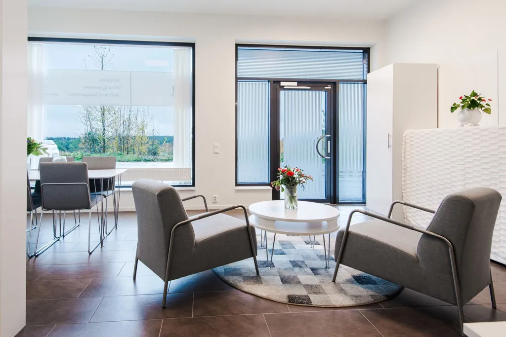 Kabinet - Mixed-Use Property with Balcony in Upplands-Bro