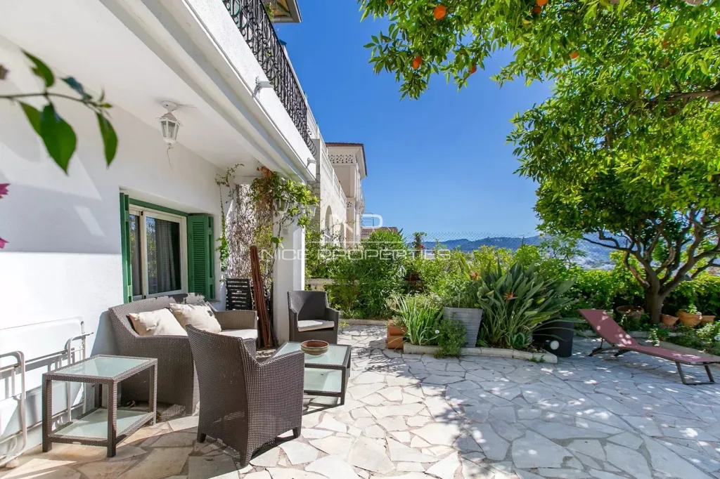 Terrasse - Maison de Luxe avec Piscine à Nice, Centre-Ville