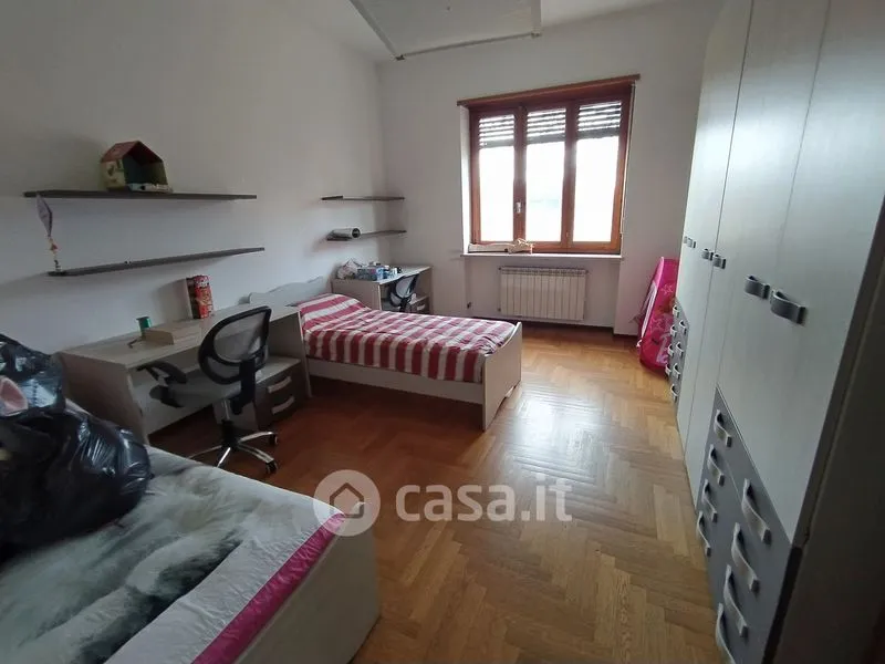 Chambres - Four-Room Apartment with Garden in Mathi