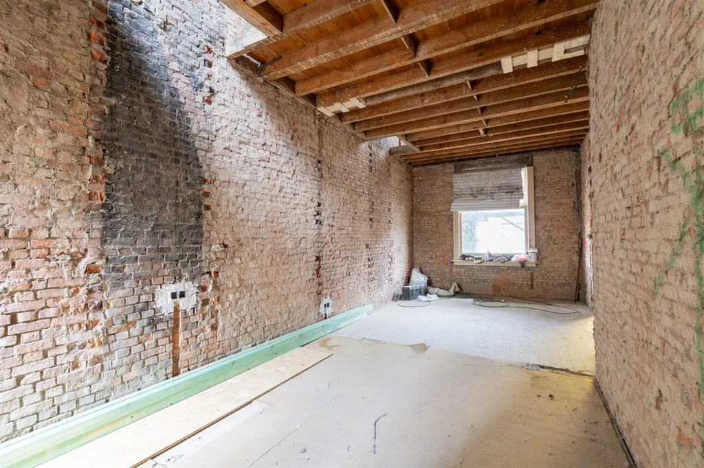 Rooms - House for Renovation with Garden in Antwerp