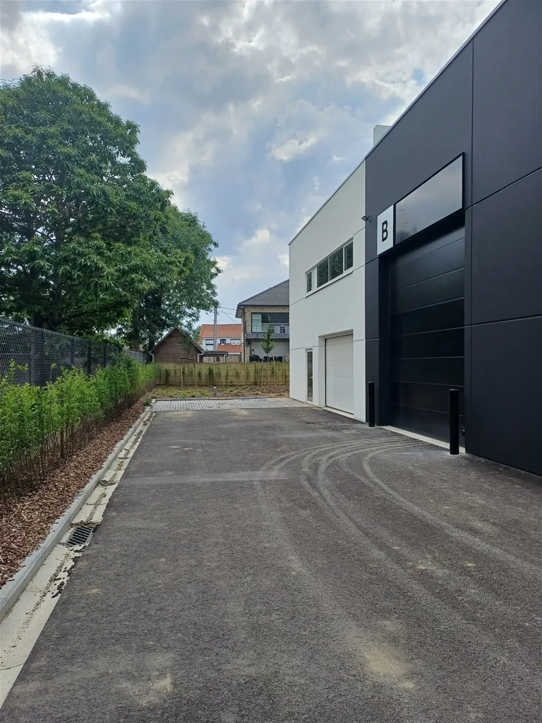 Välivaade - Commercial Property with Concierge Flat in Kortenberg