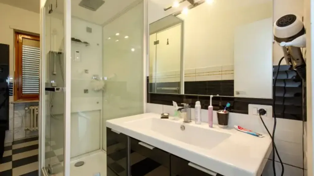 Bagni - Rearfitted Apartment with Balcony in Turin