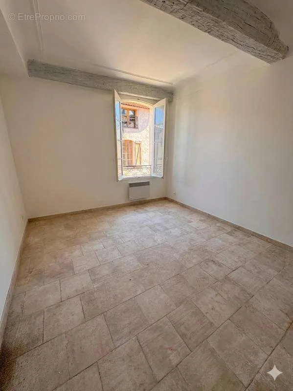 Rooms - 9-room house in Claviers