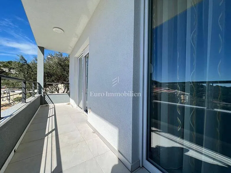 Rõdu - Modern Villa with Sea Views in Baška Voda