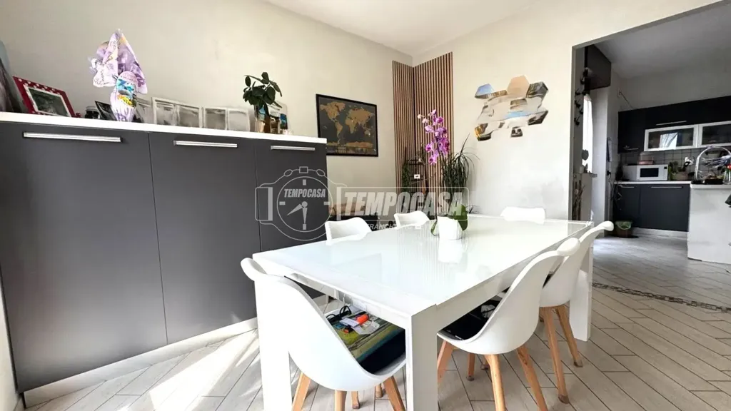 Söögituba - Modern Apartment with Triple Aspect View in Givoletto