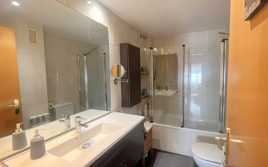 Vannitoad - Modern Apartment with Large Terrace in Mas Lluí