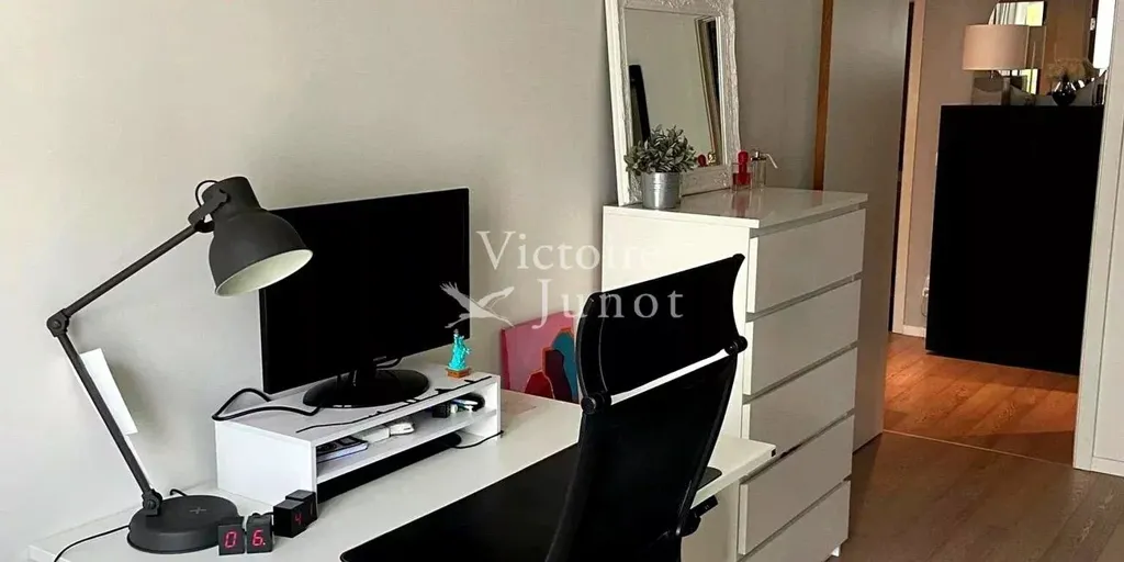 Kabinet - Apartment with Balcony in Schaerbeek