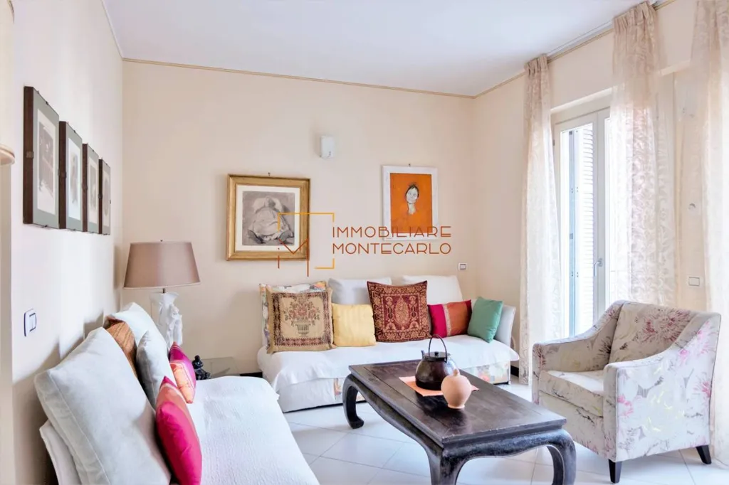 Séjour - Central Trilocale with Sea View in Bordighera
