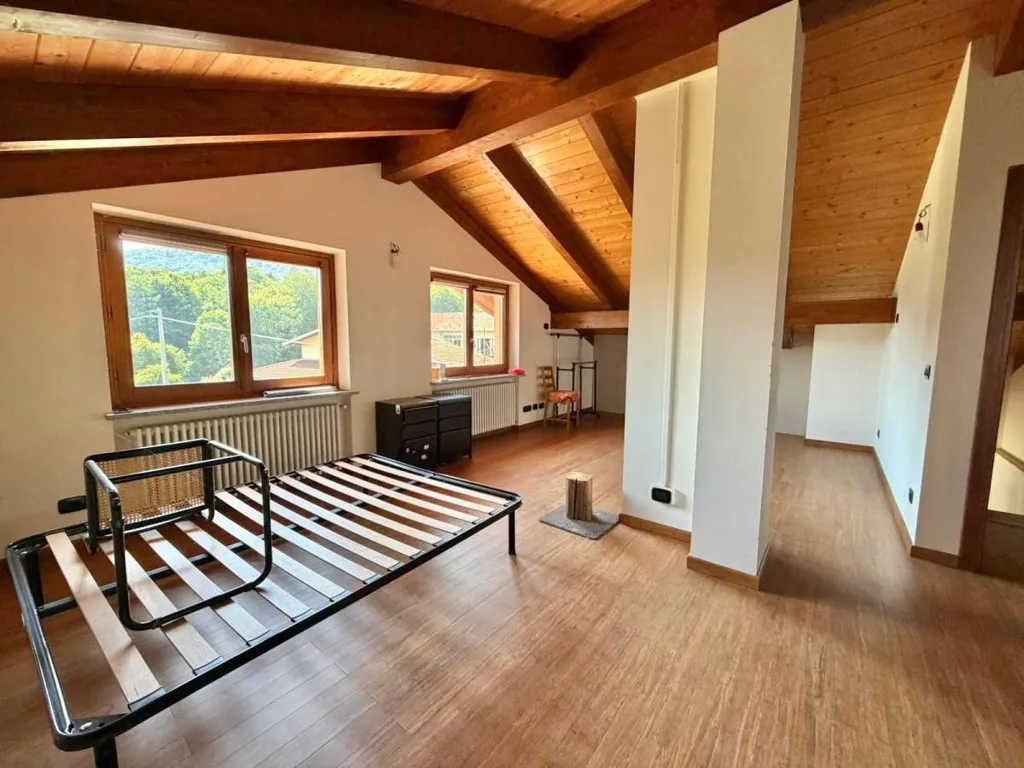 Magamistoad - Rustic Two-Level Apartment with Garden in Corio