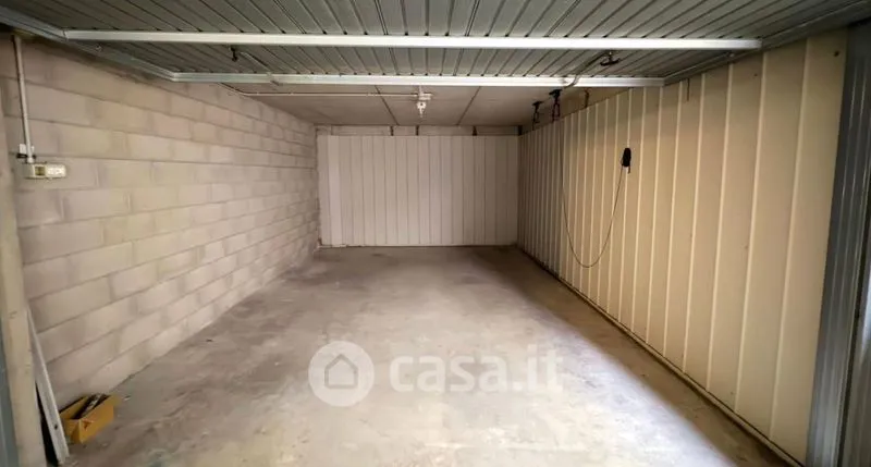 Garage - Trilocale with Balcony in Central Legnago
