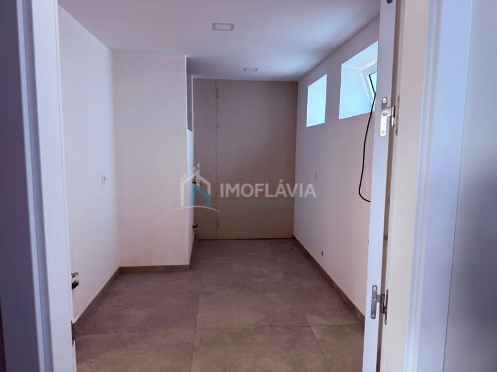 Esik - Luxury Detached House with Garage in Chaves