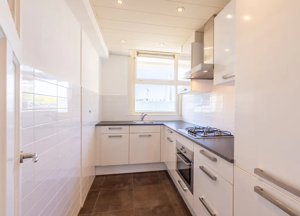 Kitchen - 3-Bedroom Apartment with Balcony in Arnhem