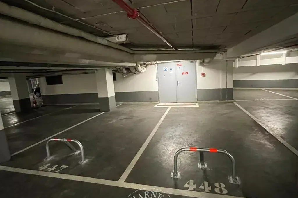 Parkimiskoht asukohas Paris 8ème