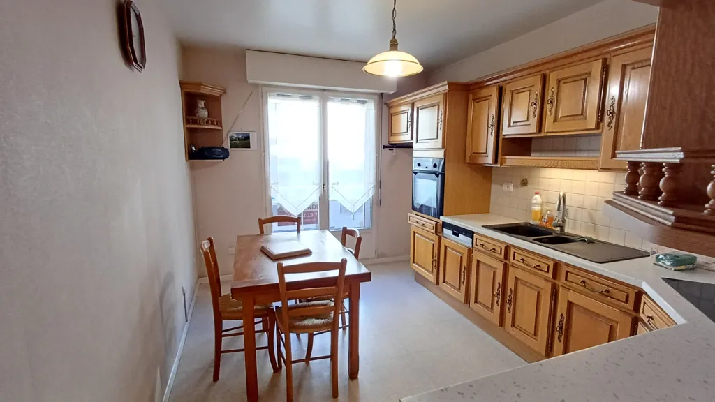 Cuisine - Appartement Traversant avec Garage et Balcon à Clermont-Ferrand