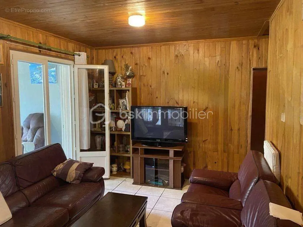 Séjour - Maison Duplex avec Terrasse à Saint-Pierre Terre Sainte