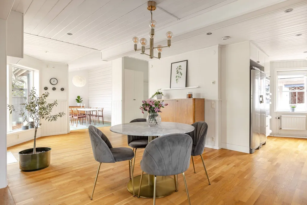 Salle à manger - Villa with Lake View in Falun
