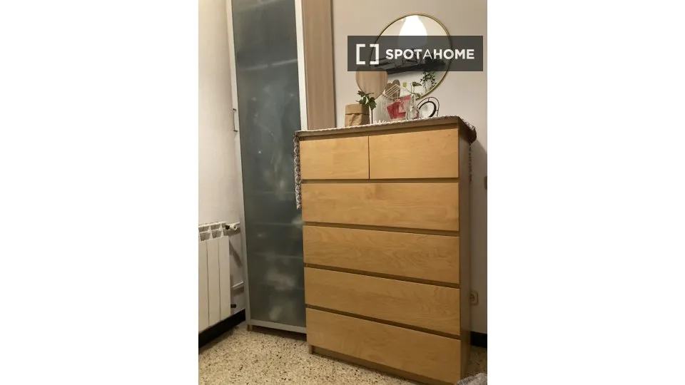 Chambres - Shared Flat with Balcony in El Poble Sec, Barcelona