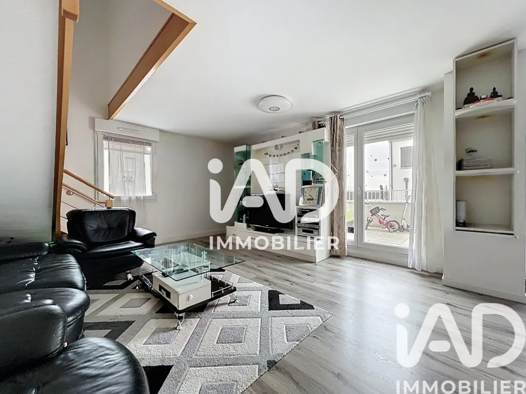 Séjour - Duplex 5 Pièces avec Terrasse à Neuilly-sur-Marne