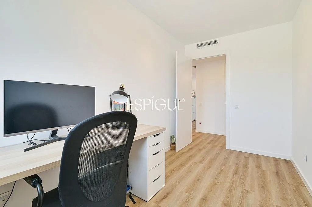 Bureau - New Flat with Pool and Terrace in El Masnou