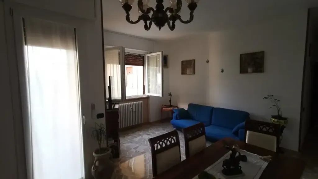 Söögituba - 3-Bedroom Apartment with Balcony in Meda