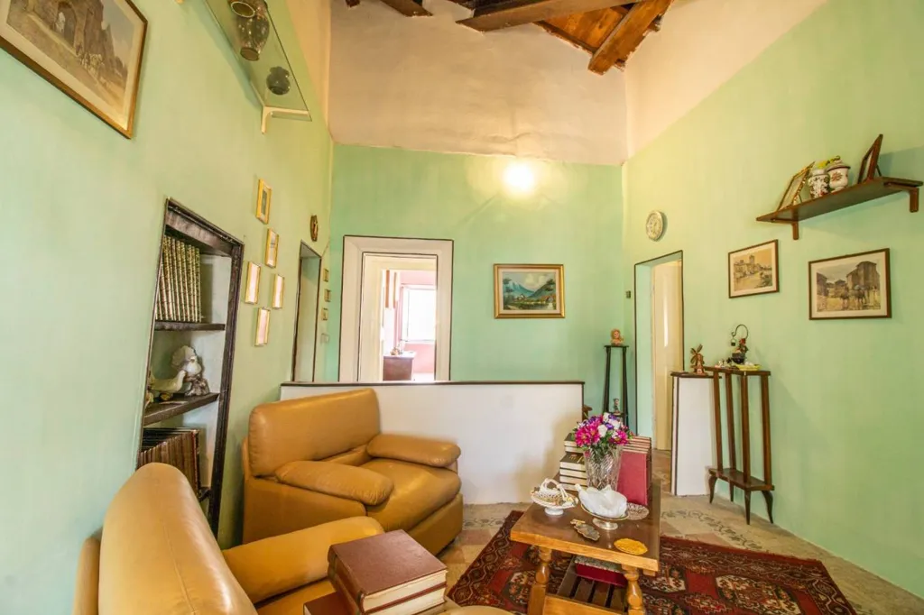 Soggiorno - Historic Cottanello Townhouse with Balcony