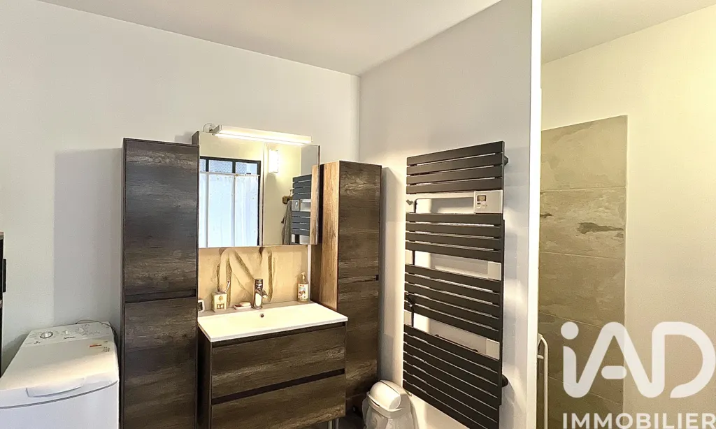 Bathrooms - Contemporary House with Pool in Pont-Saint-Esprit