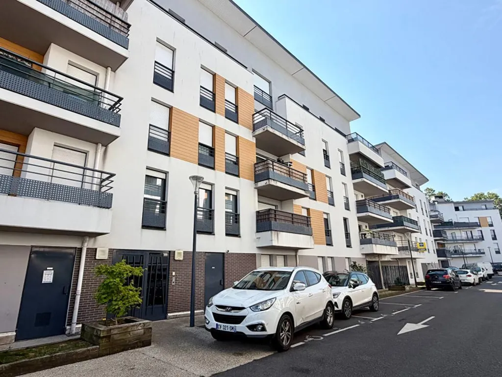 Esterno - 3-Bed Flat with Balcony in Saint-Ouen-l'Aumône