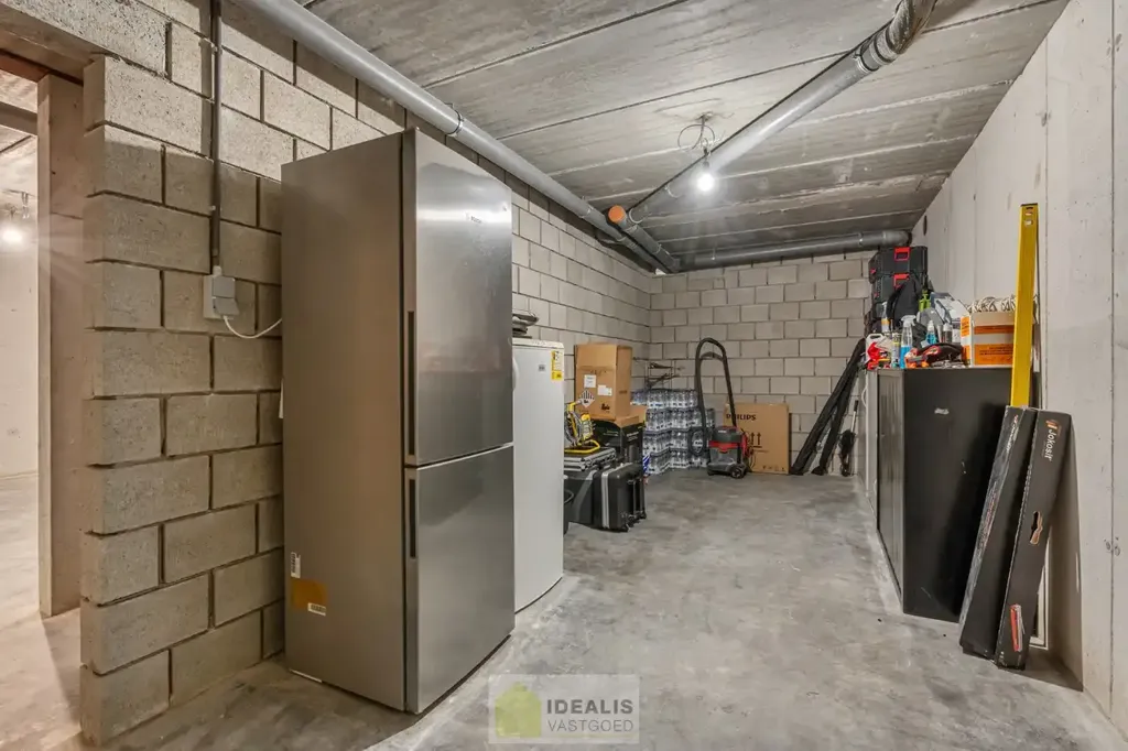 Garage - Luxury Villa with Terrace in Overpelt